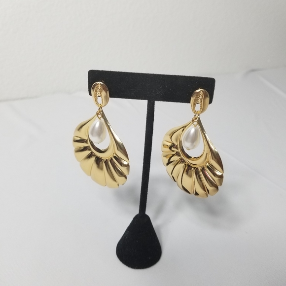 2 For 29 Metallic Earrings NWOT - Picture 4 of 5